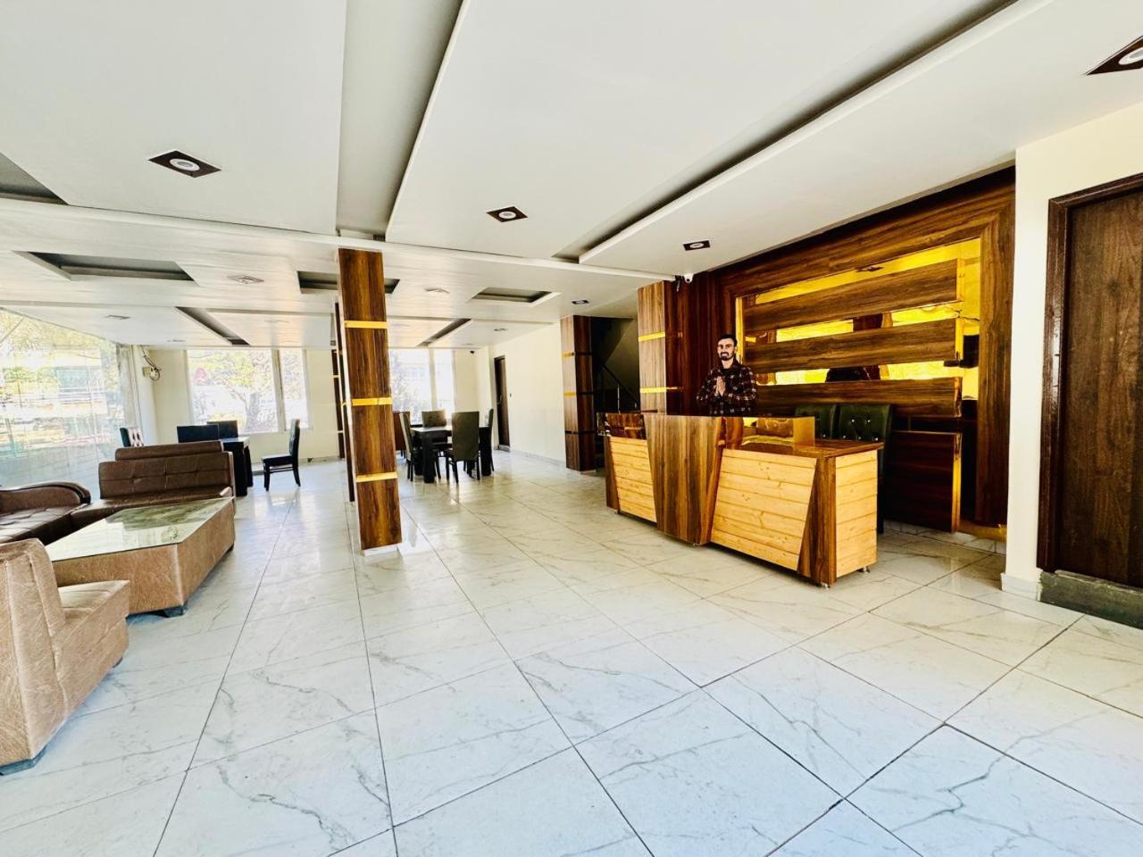 Royal Majestic View Point Lodge Manāli Екстериор снимка