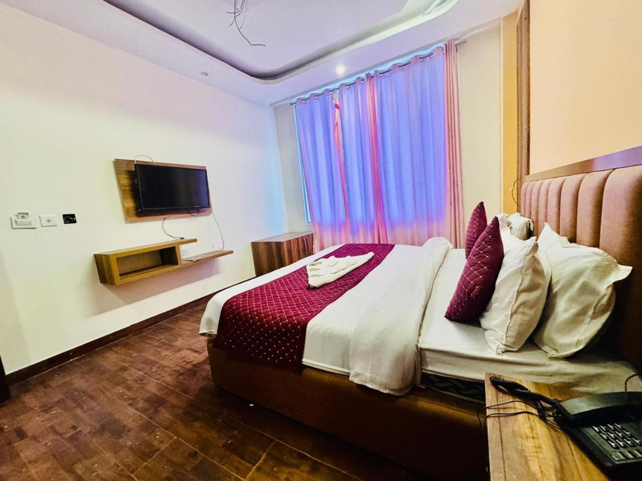 Royal Majestic View Point Lodge Manāli Екстериор снимка