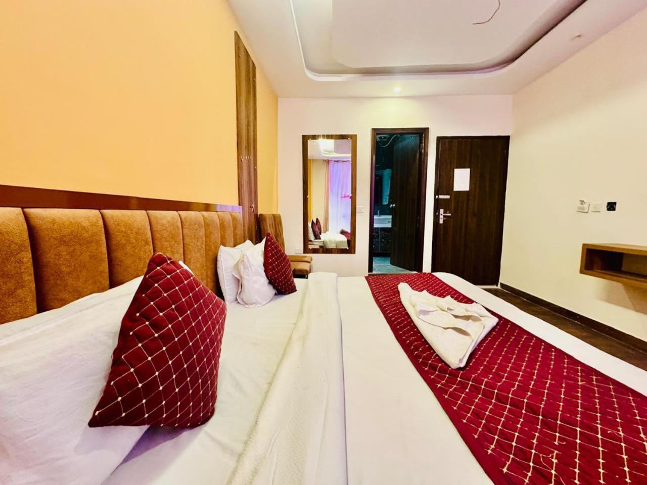 Royal Majestic View Point Lodge Manāli Екстериор снимка